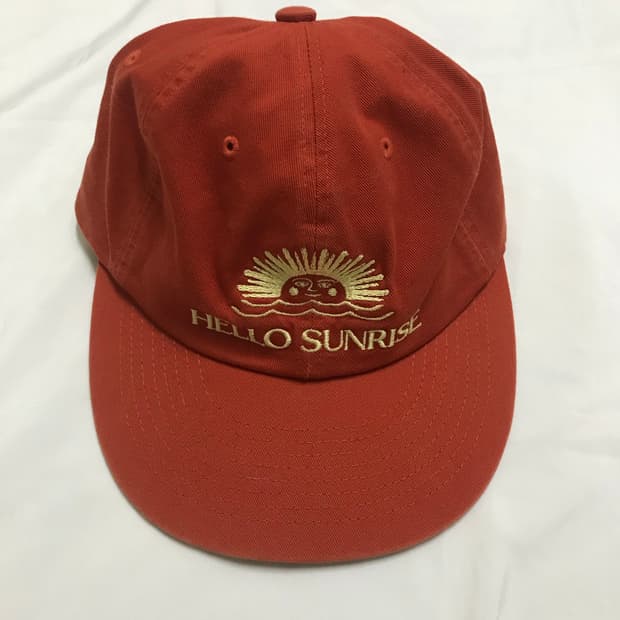 헬로우선라이즈 모자