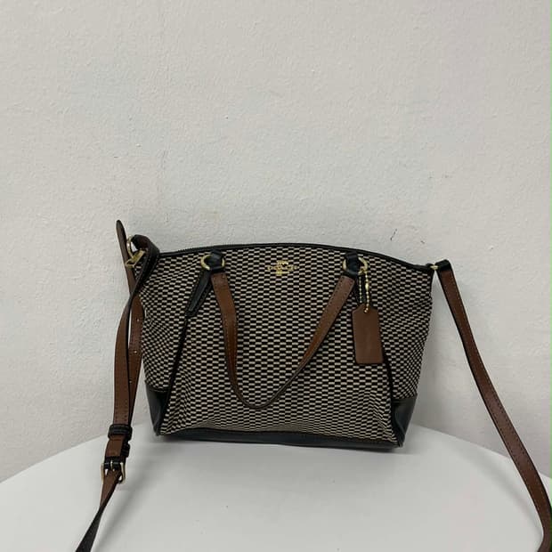 코치 위빙 패턴 투웨이 토트 숄더백 겸 크로스