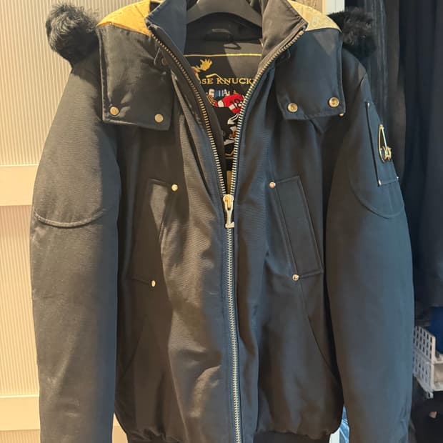 무스너클 발라스틱 붐버 블랙 패딩 금장