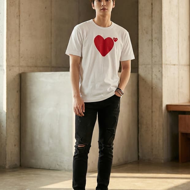 COMME des GARCONS PLAY 빅하트 & 와펜 반팔 티셔츠