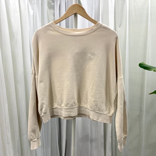 Lee 아이보리 자수 로고 크롭 맨투맨 1882