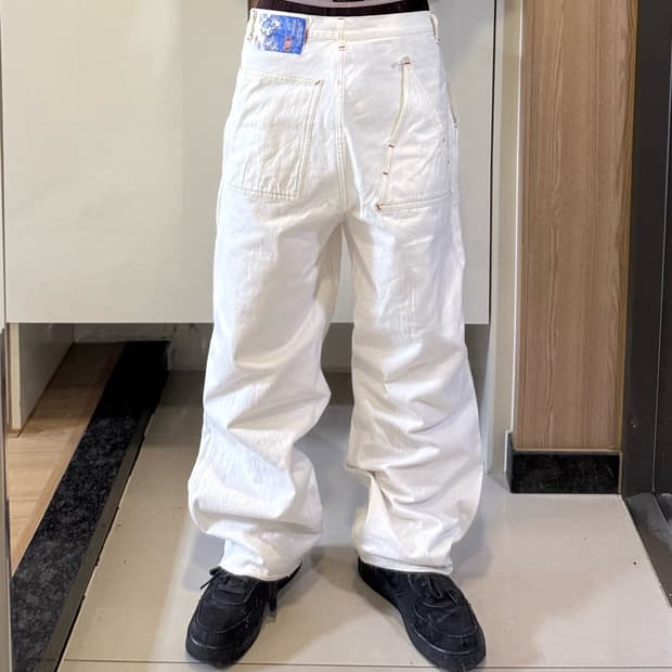 캐피탈 비대칭 데님 팬츠
