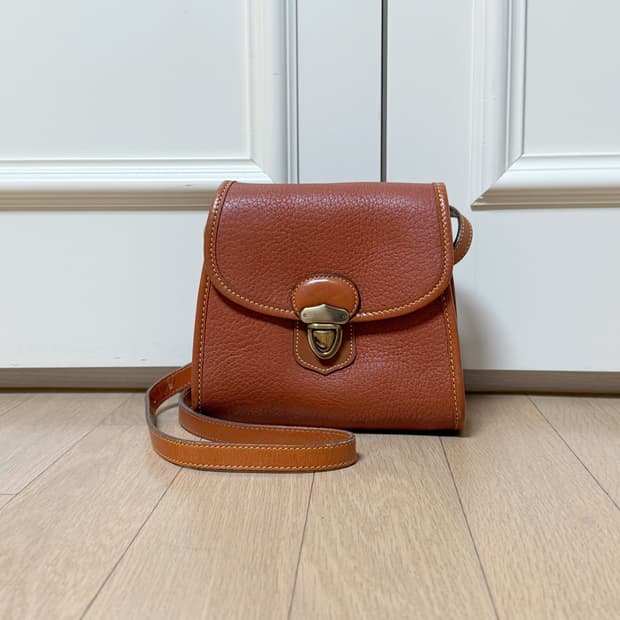 두니앤버크 빈티지 가죽 크로스백