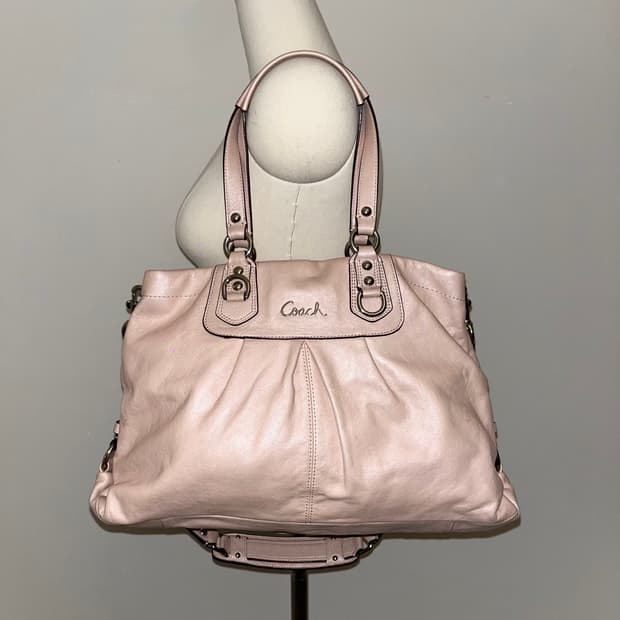 Y2K Coach baby pink Shoulder bag