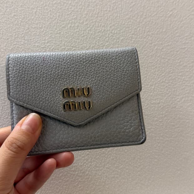 미우미우 지갑