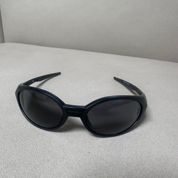 오클리 아이자켓 리덕스 블랙 그레이렌즈