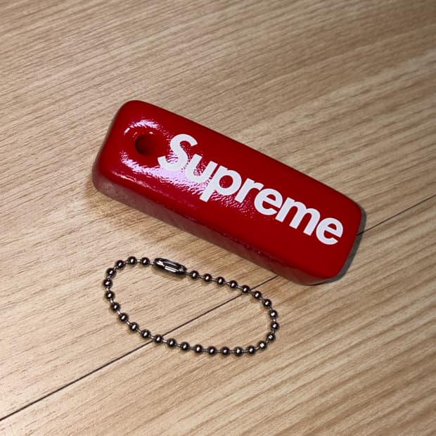 슈프림 플로팅 키링 레드컬러