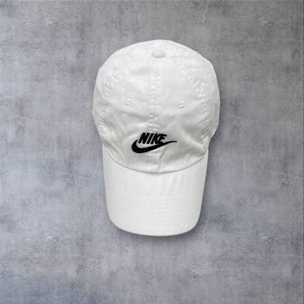 나이키 퓨추라 로고 화이트 볼캡