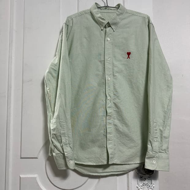 아미 스몰 하트 로고 스트라이프 셔츠