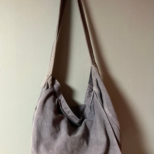 Kapital messenger bag. 캐피탈 크로스 백