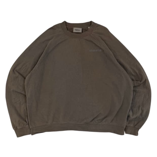 에센셜 피어오브갓 리플렉티브 로고 맨투맨 타우페 올리브