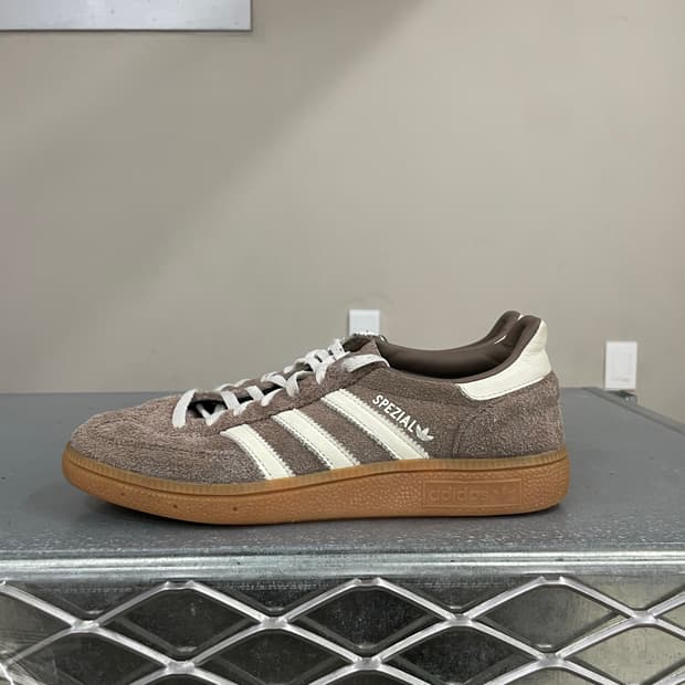 아디다스 핸드볼 스페지알 어스 스트라타 240