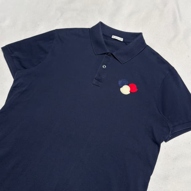 XL 몽클레어 삼색 로고 네이비 카라 반팔티