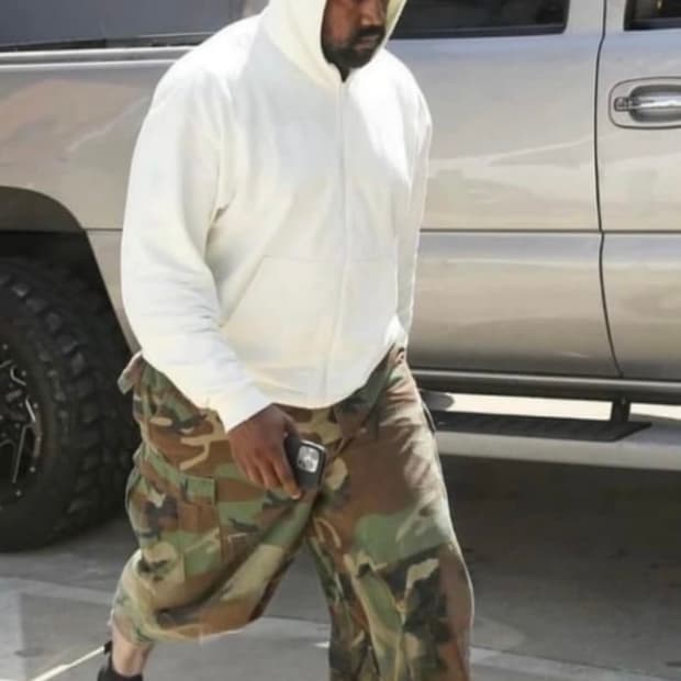 90s 러셀 usa 화이트 후드집업 칸예 착용