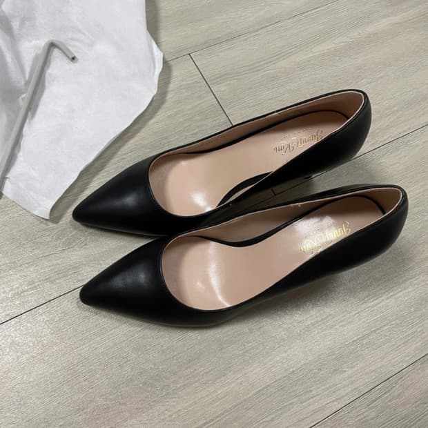 지니킴)스틸레토힐 블랙가죽 기본 구두 7cm 235사이즈(새상품)