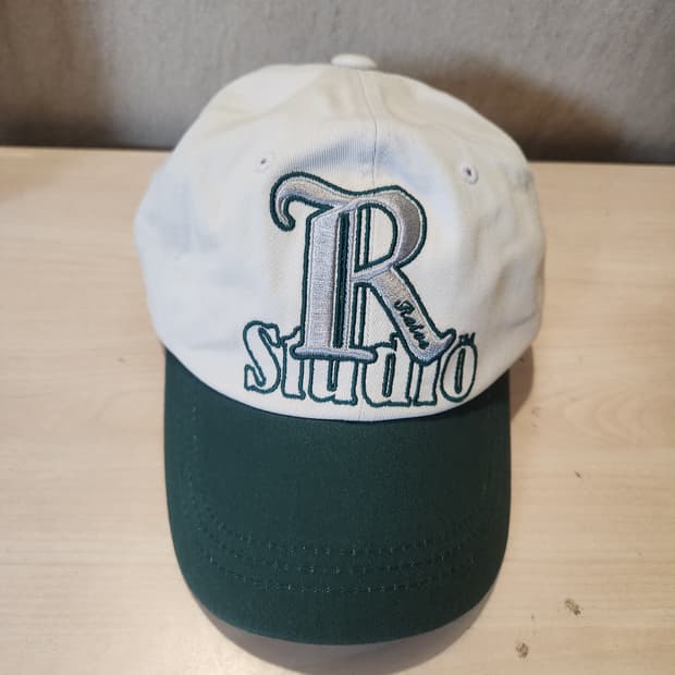 RAIVE 스튜디오 로고 볼캡 🧢 화이트✕그린 빈티지 무드