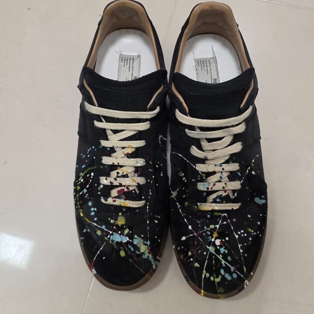 메종 마르지엘라 독일군 페인팅 블랙 42.5 사이즈 판매해요