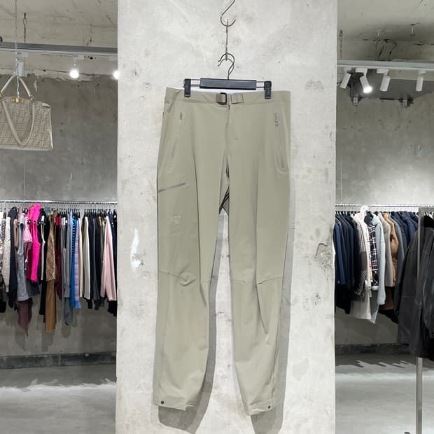 아크테릭스 우먼즈 라이트 베이지 감마 LT 나일론 팬츠