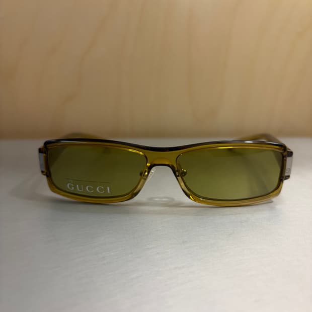 구찌(GUCCI) 올리브 그린 사각 뿔테 선글라스