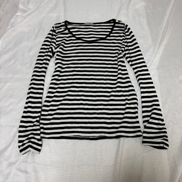 “Sorridere” Y2K Stripe Sleeve
