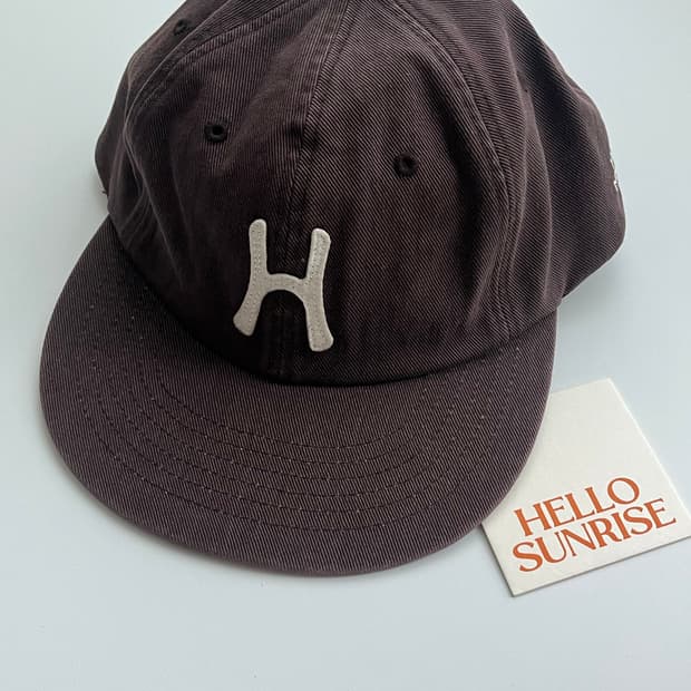 헬로선라이즈 로고 캡모자