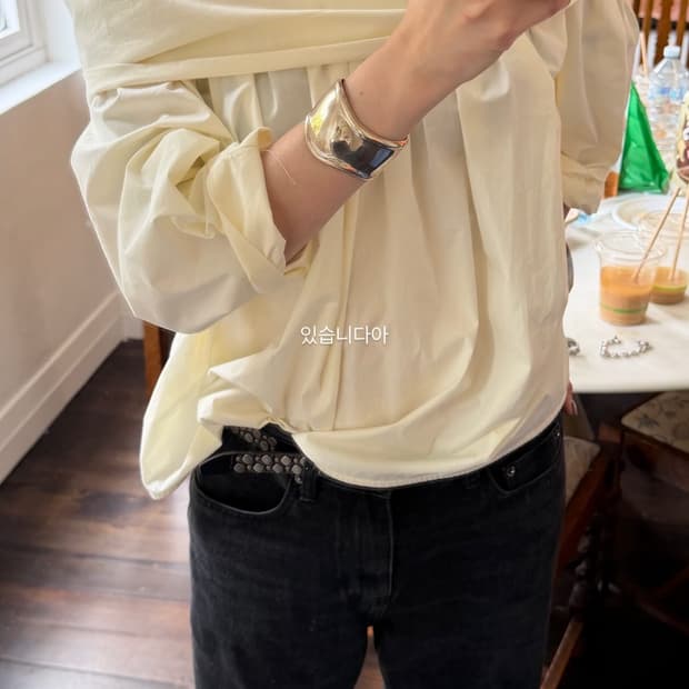 리본빛 Julian Blouse - Ivory