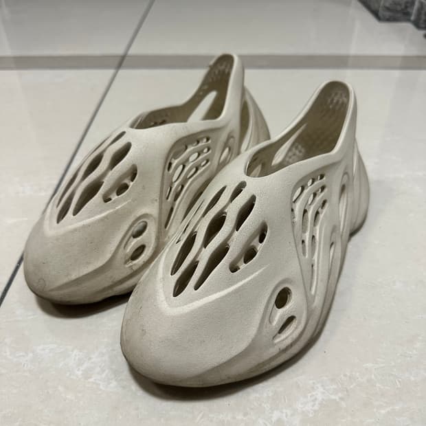 아디다스 이지폼러너