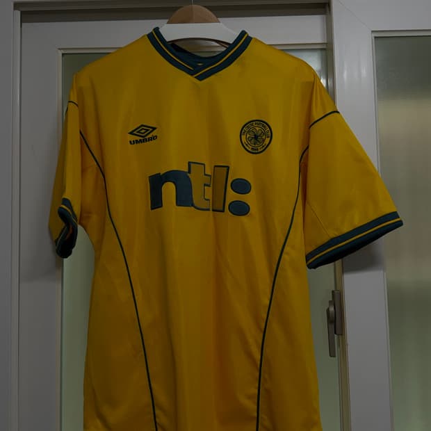2000-2001년 셀틱FC 어웨이 라르손