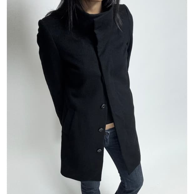 블랙 하이넥 히든버튼 코트