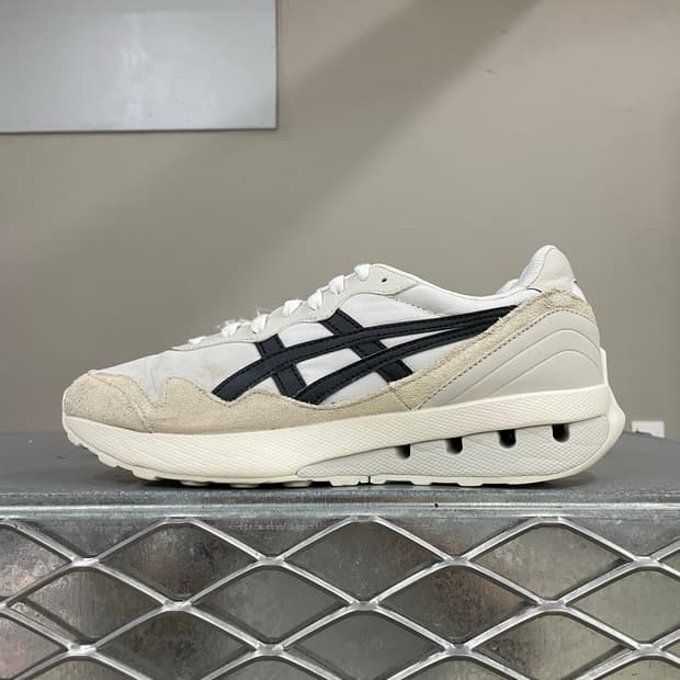 아식스 조거X81 화이트 스모크 그레이 260