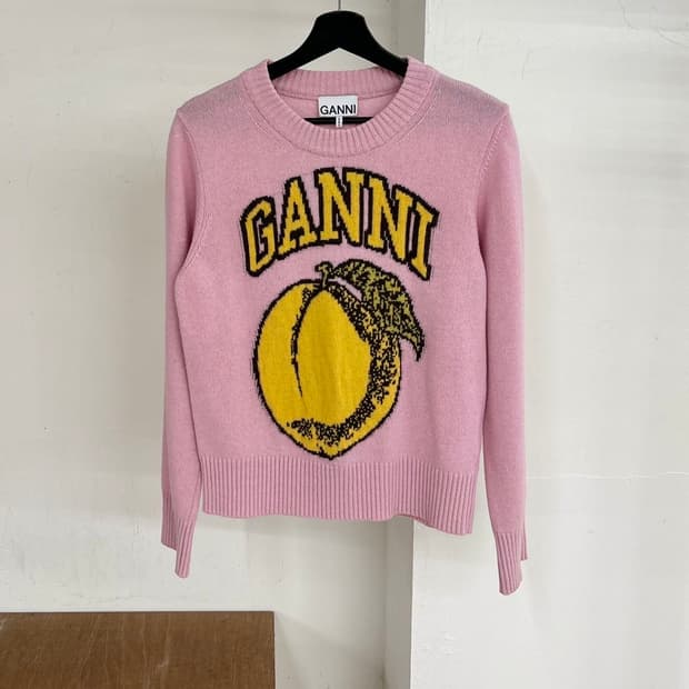 가니 그래픽 프린트 오넥 풀오버 코랄 블러쉬 니트
