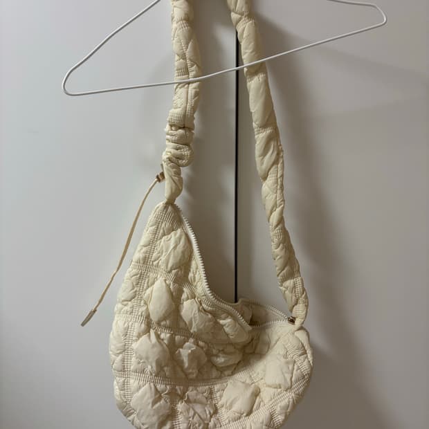 칼린 코지백 아이보리 퀼팅백