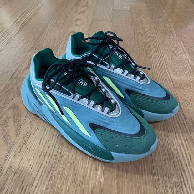 아디다스 오젤리아 스니커즈 235