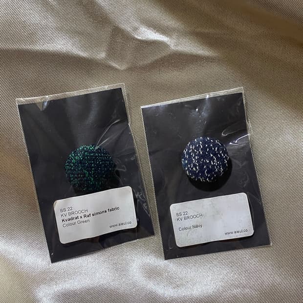 22ss Aieul brooch