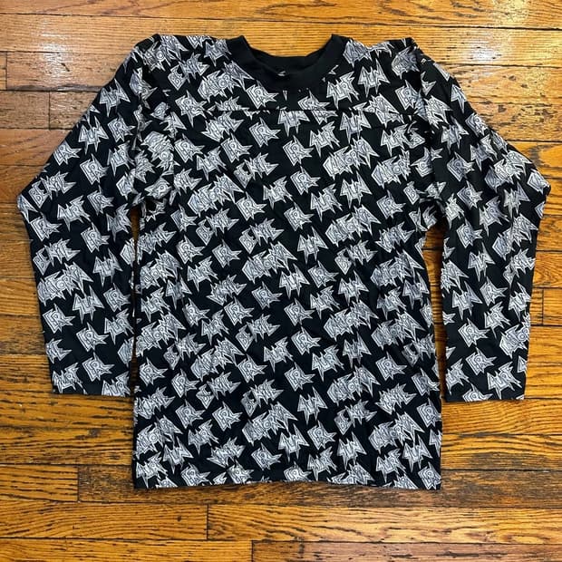 ERL 이알엘 올오버 로고 프린트 롱슬리브 티셔츠 블랙