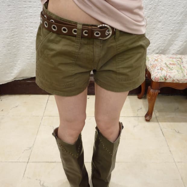 khaki short pants