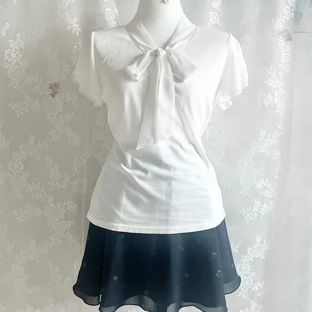 Antique sleeveless blouse