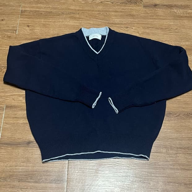 웨이비니스 Drift Layered V-neck Knit 네이비