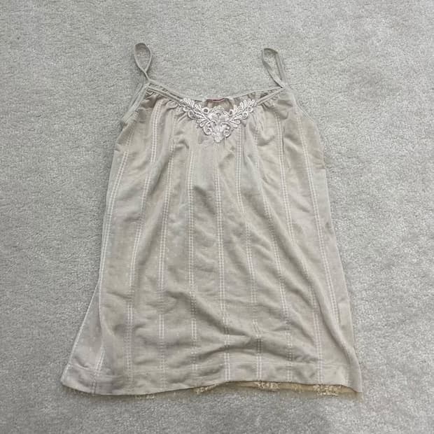 넥 디테일 슬리브리스 