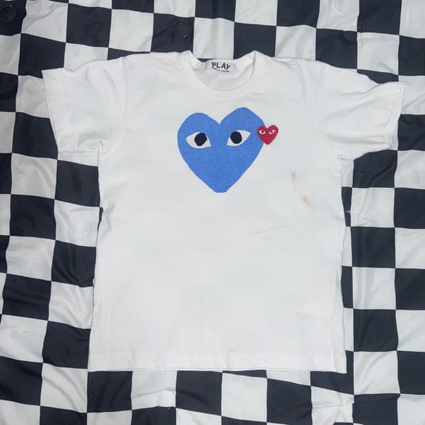 꼼데가르송 플레이 와펜 반팔티