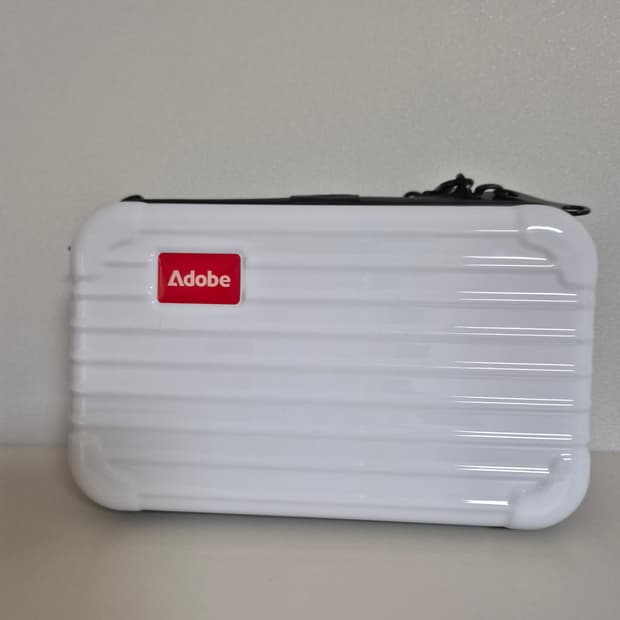 어도비 캐리어 스타일 파우치 하드케이스
