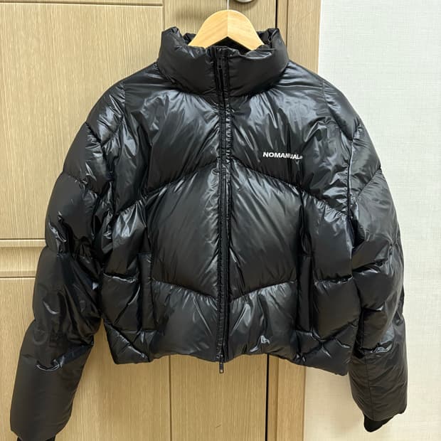 노매뉴얼 크롭 글로시 패딩