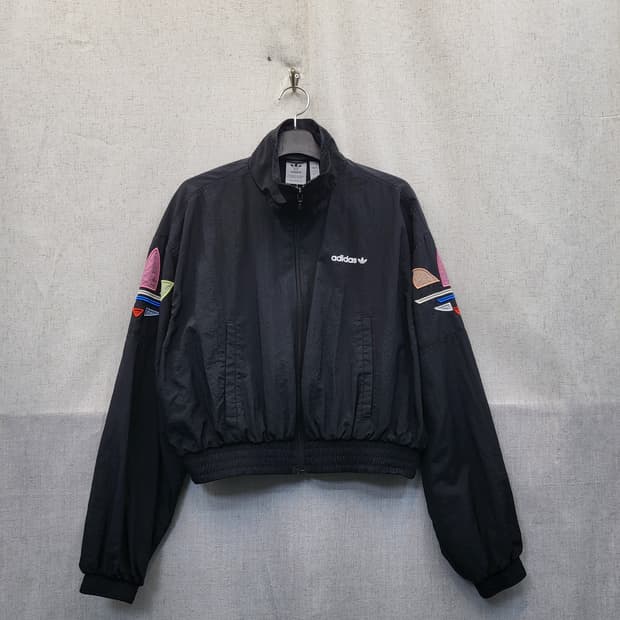아디다스 블랙 크롭 윈드브레이커