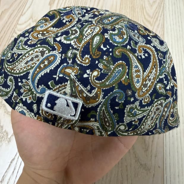 뉴에라 페이즐리 56.8