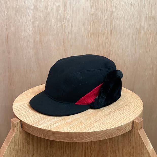 꼼데가르송 셔츠 이어플랩 캡