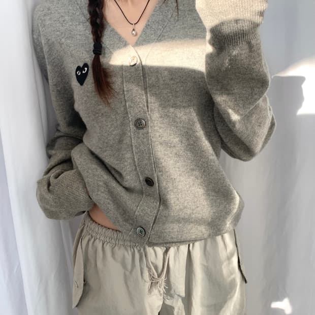 Comme des Garçons 꼼데가르송 와펜 그레이 브이넥 가디건