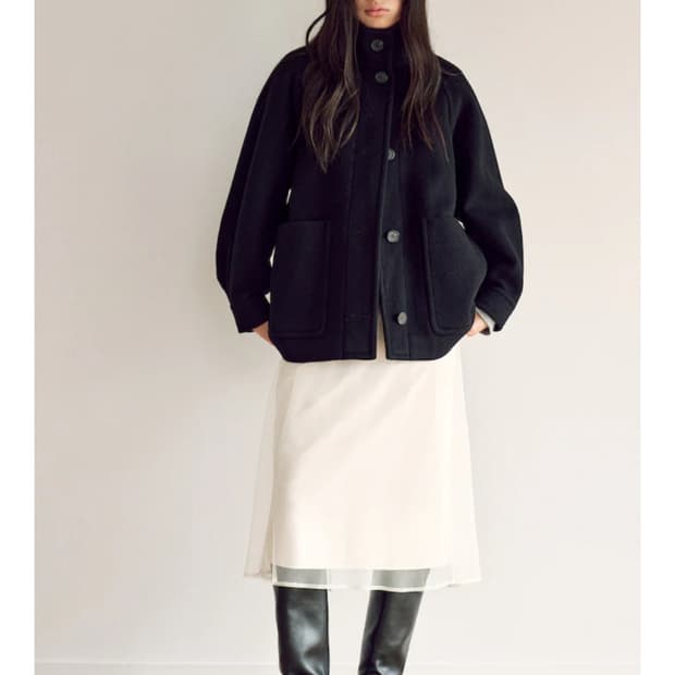 구호플러스 하이넥 코트 블랙