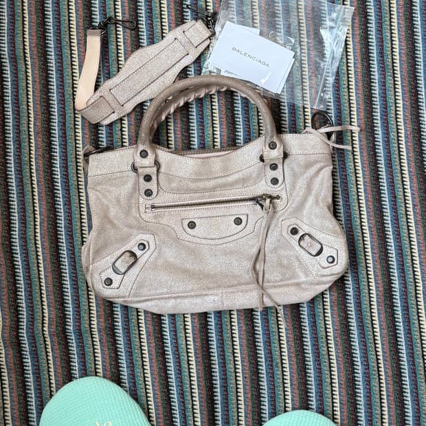 발렌시아가 10주년 카프스킨 시티백