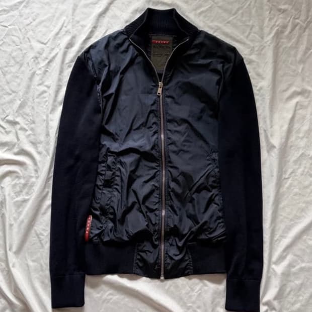 프라다 스포츠 집업 구합니다