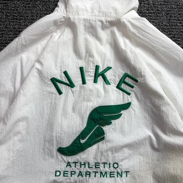 나이키 에슬레틱 화이트 말라카이트 우븐 자켓 2831